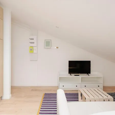 De La Salle 302 Neuf Et Tout Equipe Apartament