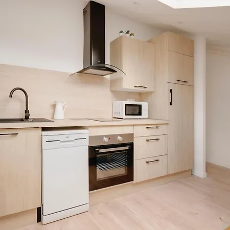 Apartament De La Salle 302 Neuf Et Tout Equipe *